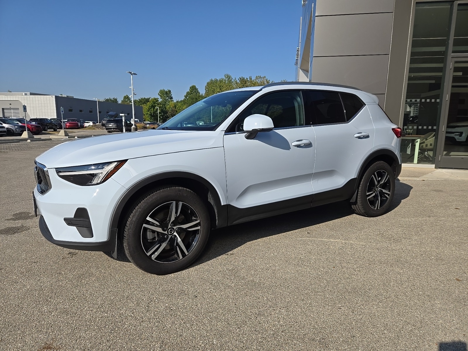 Used 2025 Volvo XC40 B5 Core
