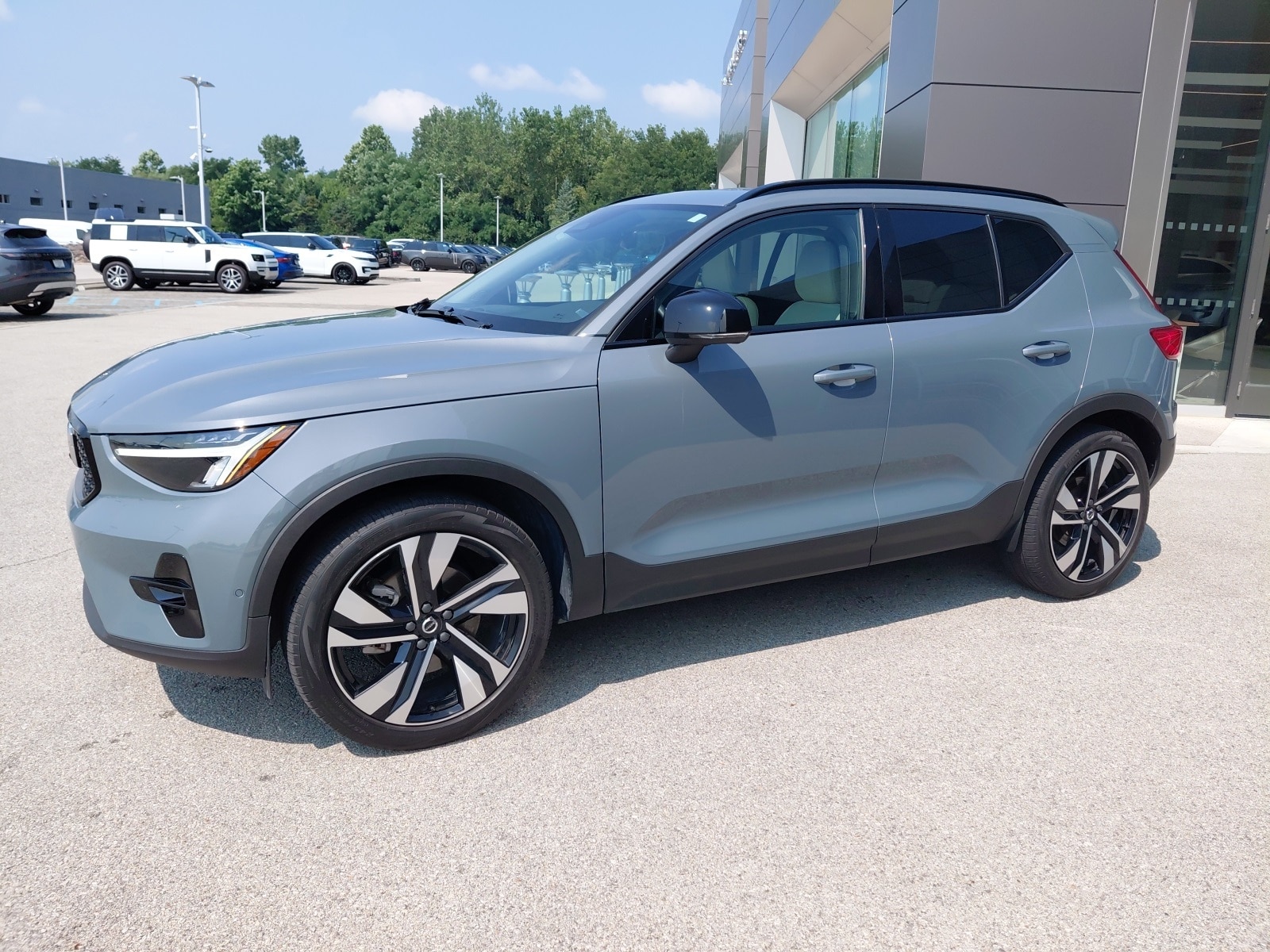 Used 2023 Volvo XC40 Ultimate