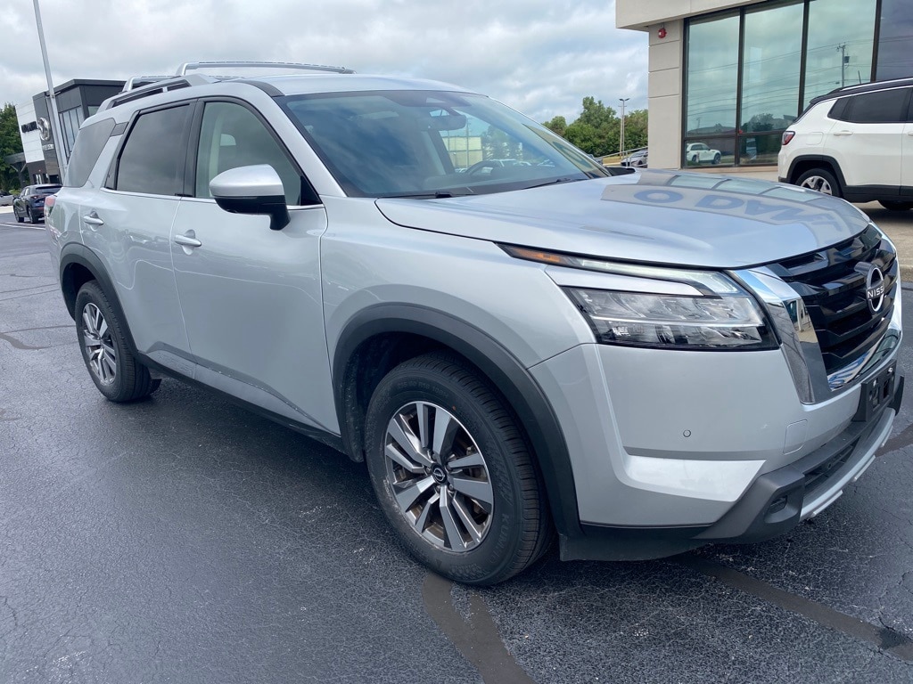 Used 2023 Nissan Pathfinder SL
