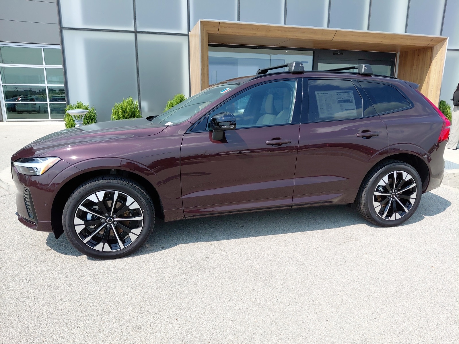 New 2026 Volvo XC60 B5 Plus