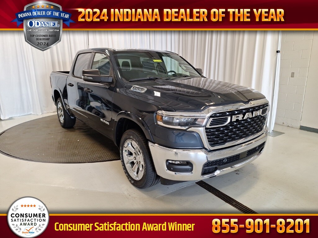 New 2025 Ram 1500 BIG HORN CREW CAB 4X4 5'7 BOX