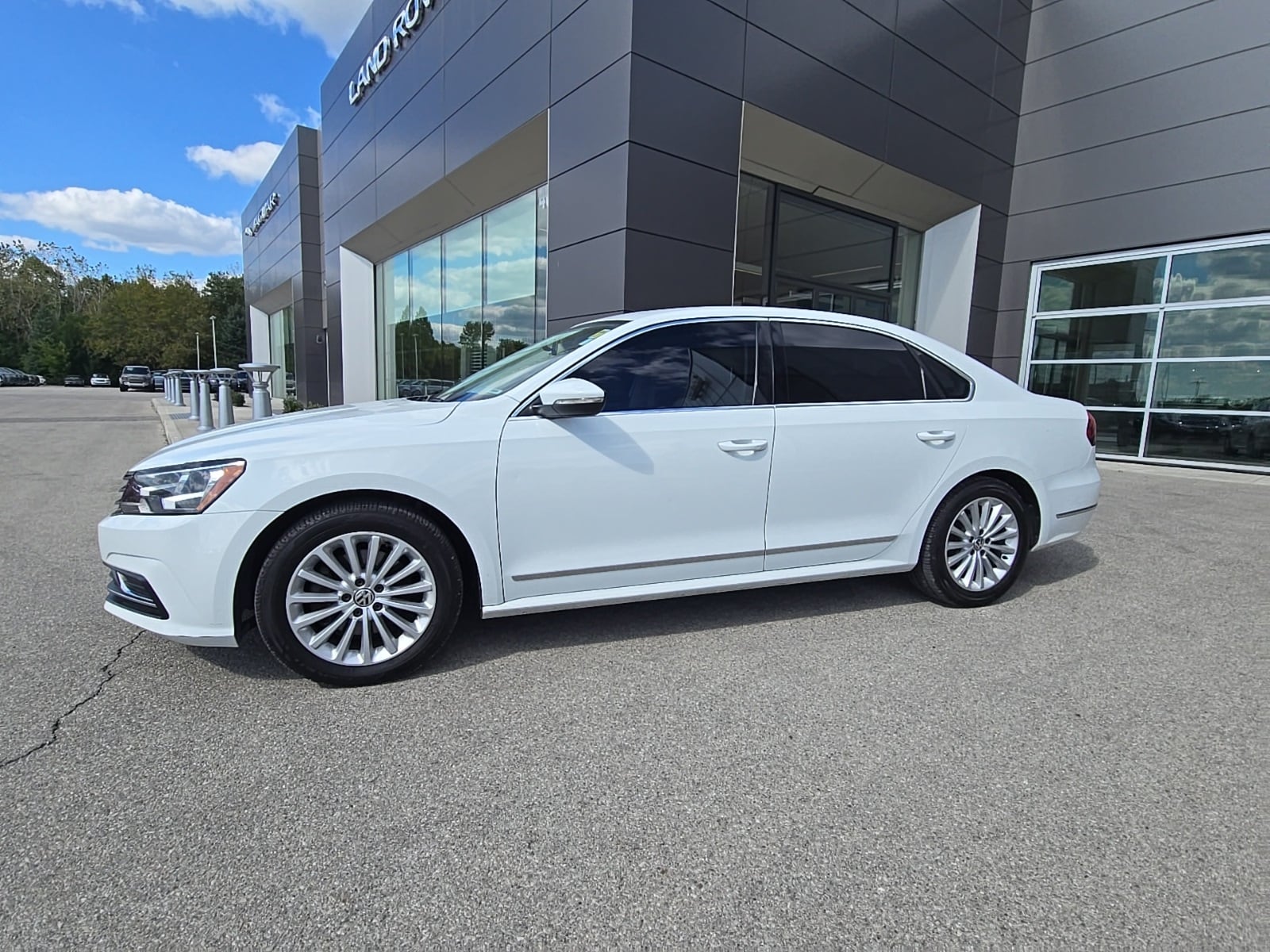 Used 2017 Volkswagen Passat 1.8T SE