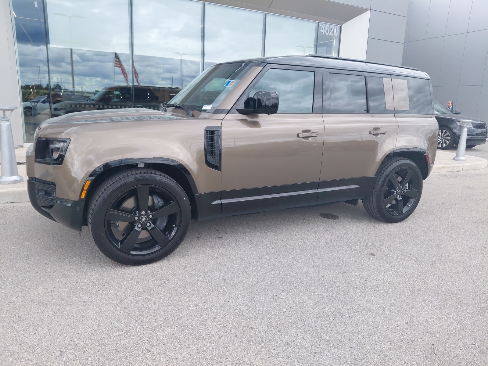 New 2025 Land Rover Defender 110 400PS X-Dynamic SE