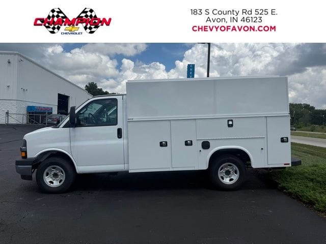 New 2025 Chevrolet Express Cutaway 3500 1WT
