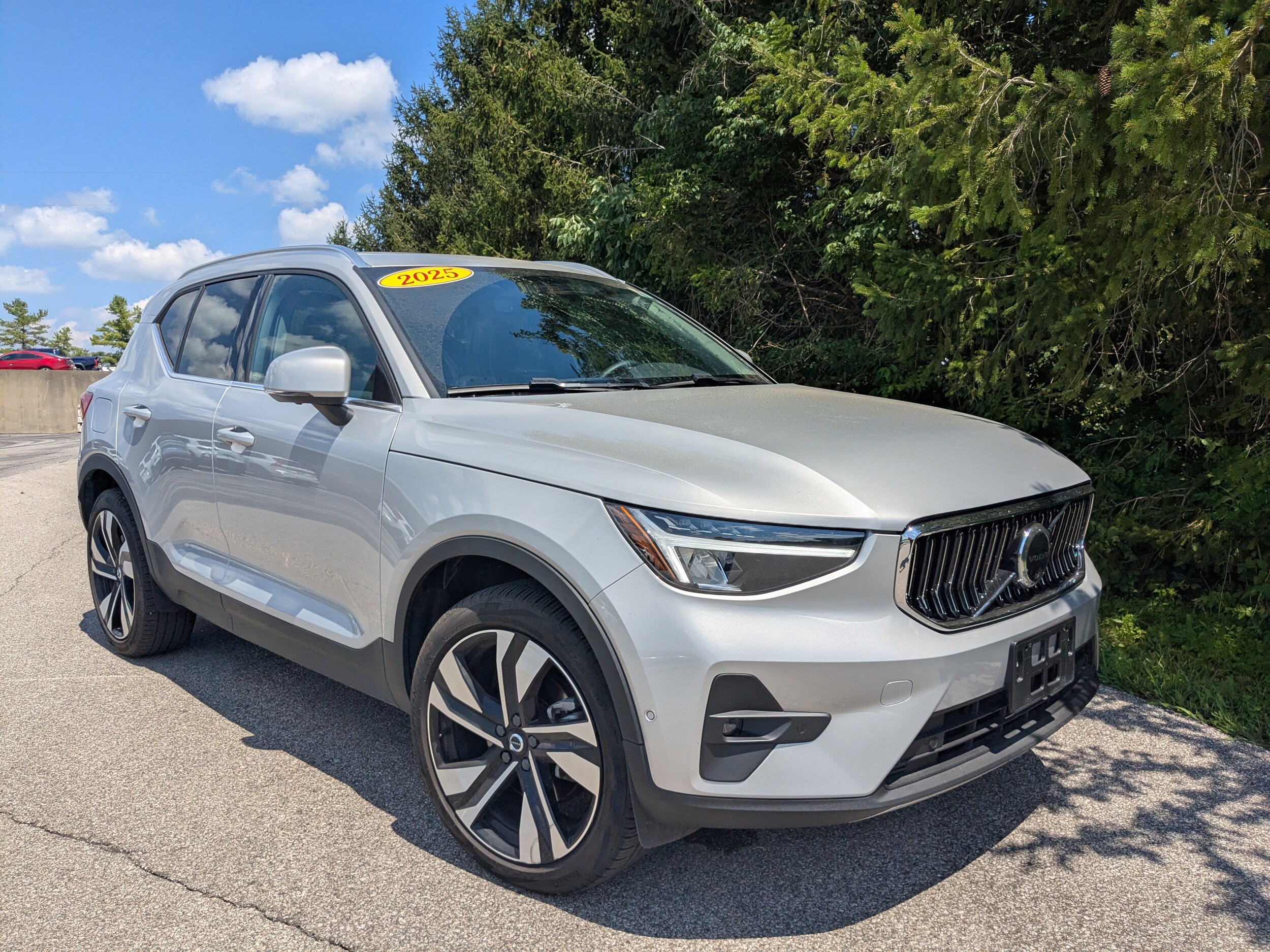 Used 2025 Volvo XC40 B5 Plus Bright Theme