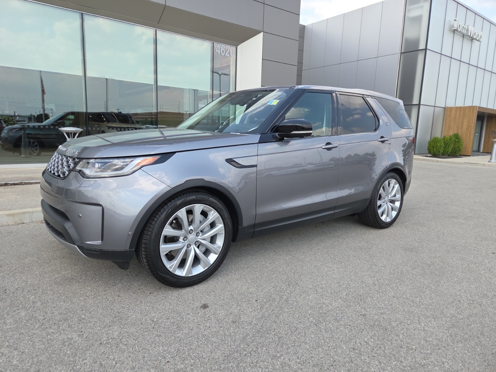 Used 2024 Land Rover Discovery S