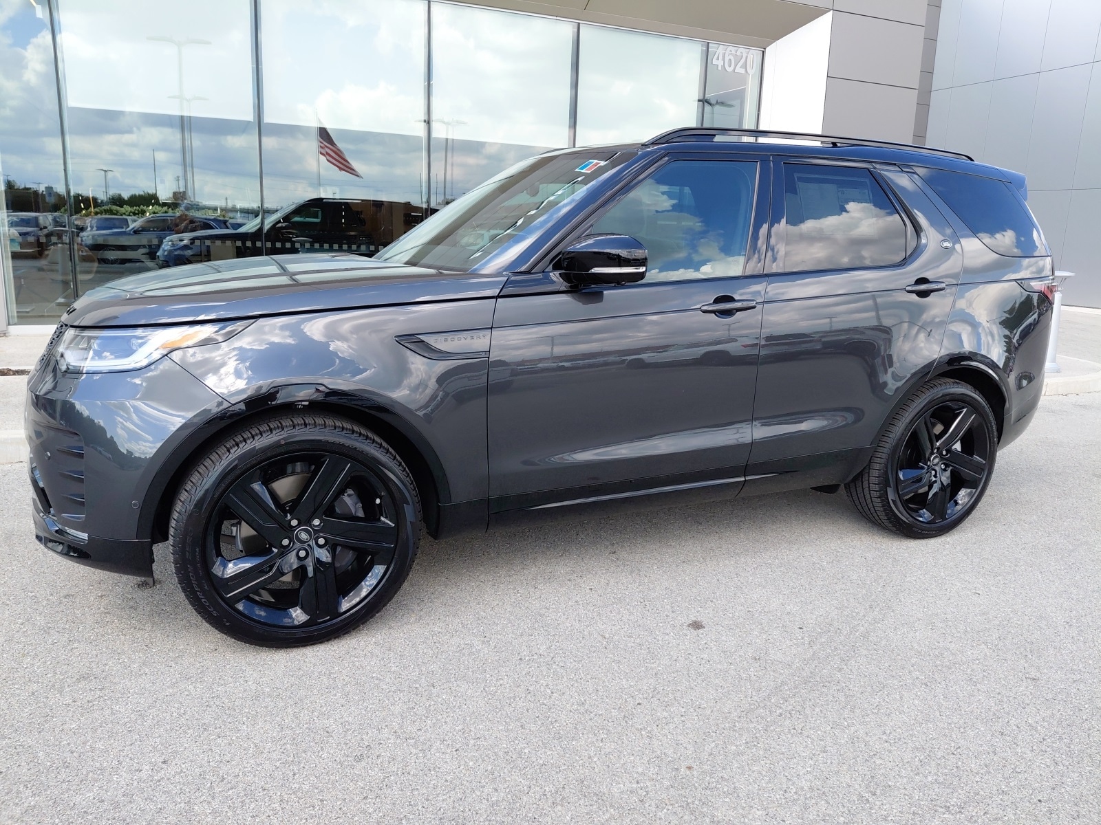 New 2025 Land Rover Discovery Dynamic SE 360PS