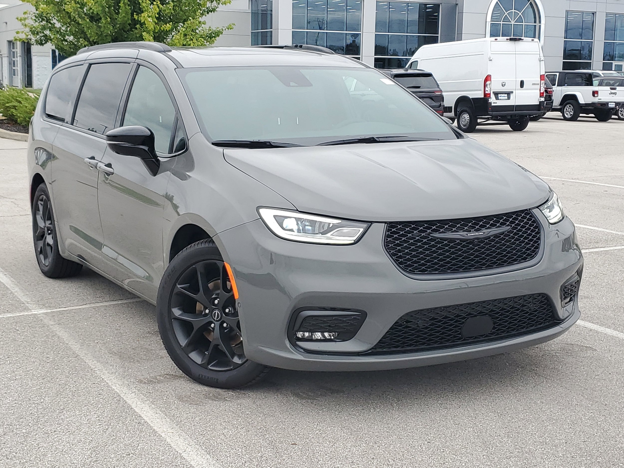 New 2025 Chrysler Pacifica Limited