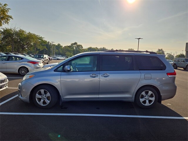 Used 2013 Toyota Sienna LE V6 7 Passenger Auto Access Seat
