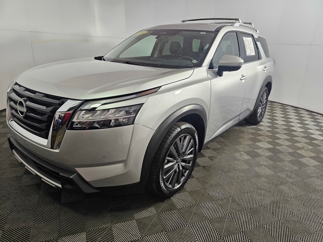 Used 2023 Nissan Pathfinder SL