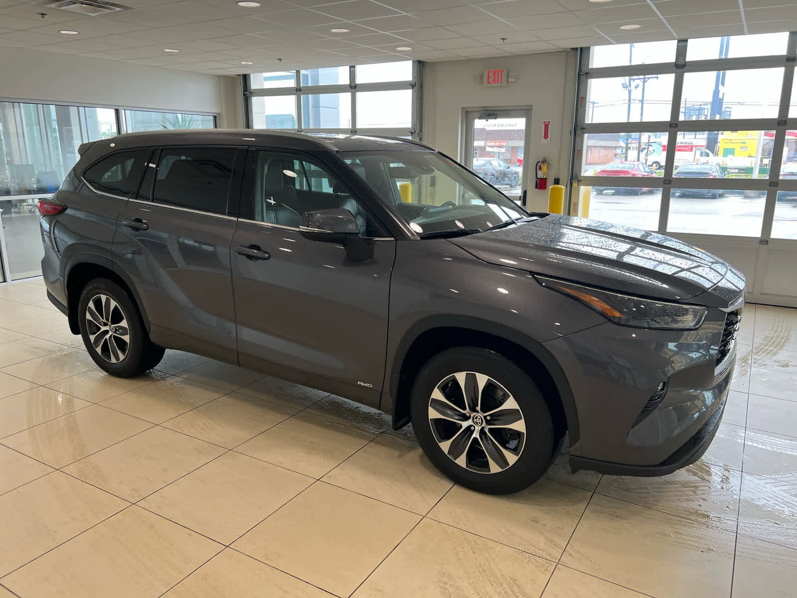 Used 2022 Toyota Highlander Hybrid Hybrid XLE