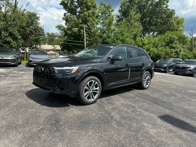 New 2025 Audi Q7 45 Premium