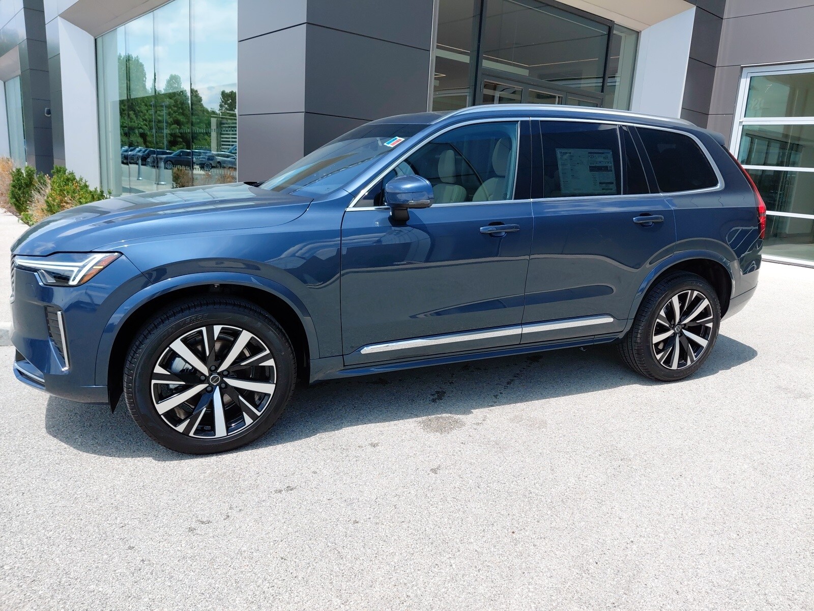 New 2025 Volvo XC90 B6 (2025.5) Core
