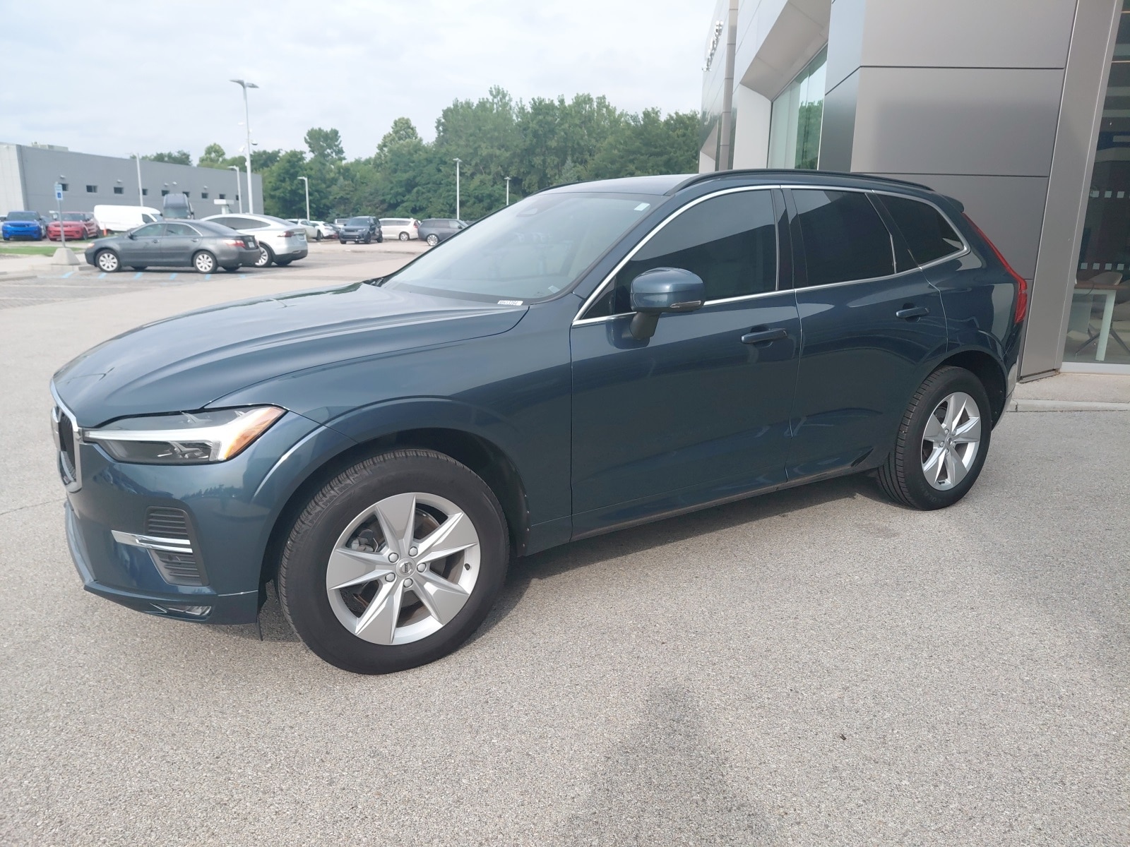 Used 2022 Volvo XC60 B5 Momentum