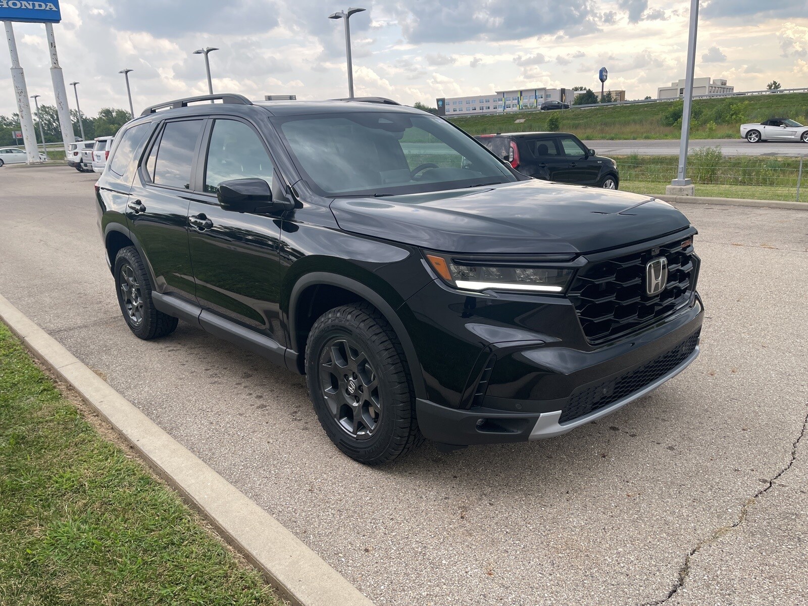 New 2025 Honda Pilot TrailSport