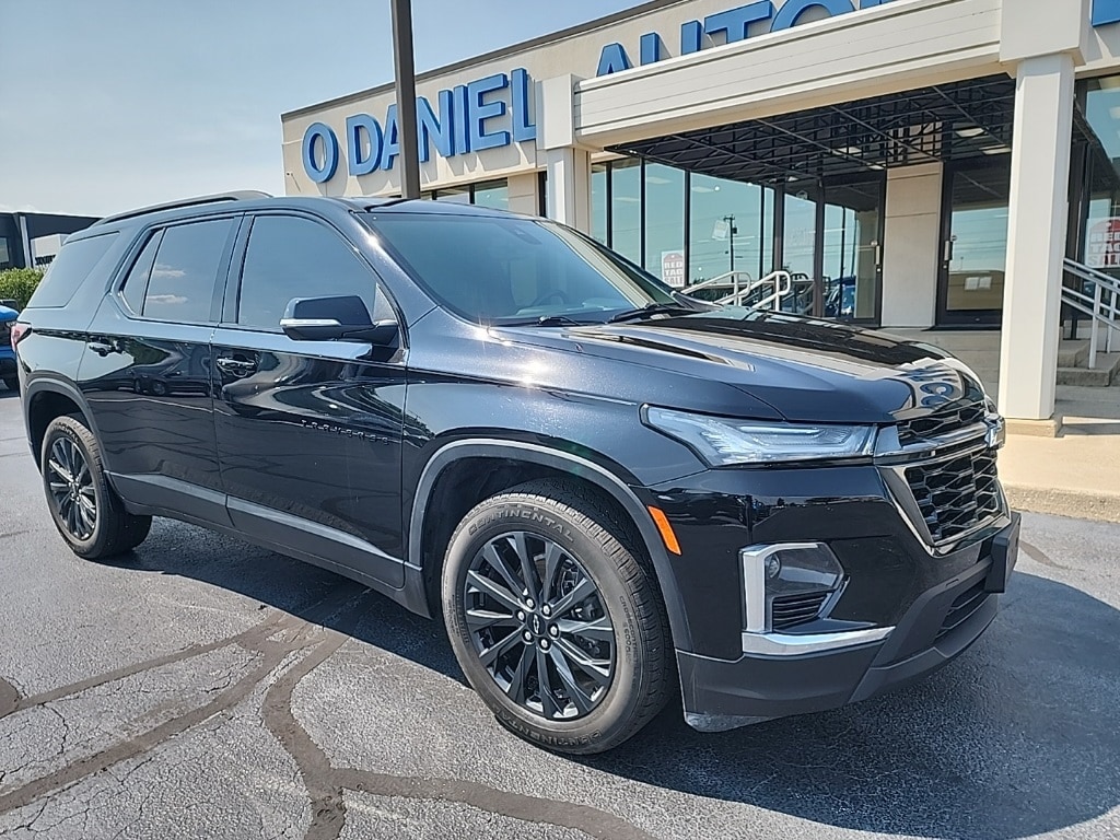 Used 2023 Chevrolet Traverse RS