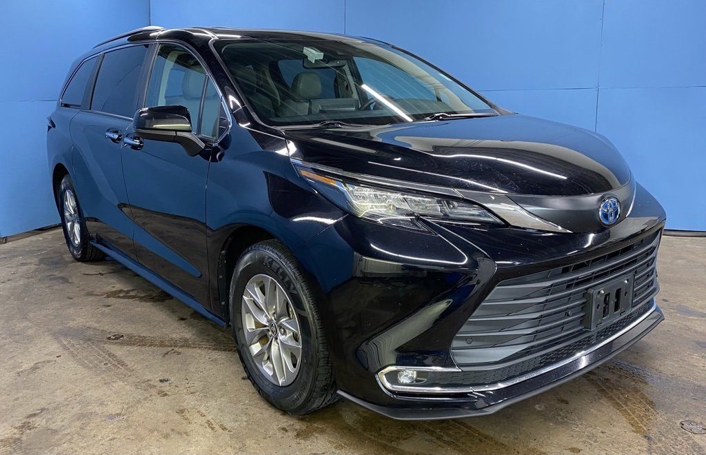 Used 2023 Toyota Sienna XLE