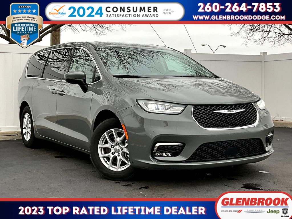 Used 2023 Chrysler Pacifica Touring L