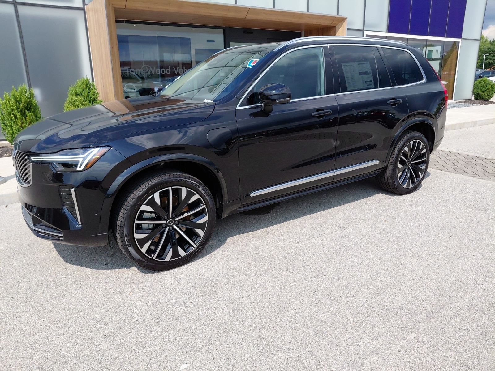 New 2026 Volvo XC90 plug-in hybrid T8 Plus 7-Seater