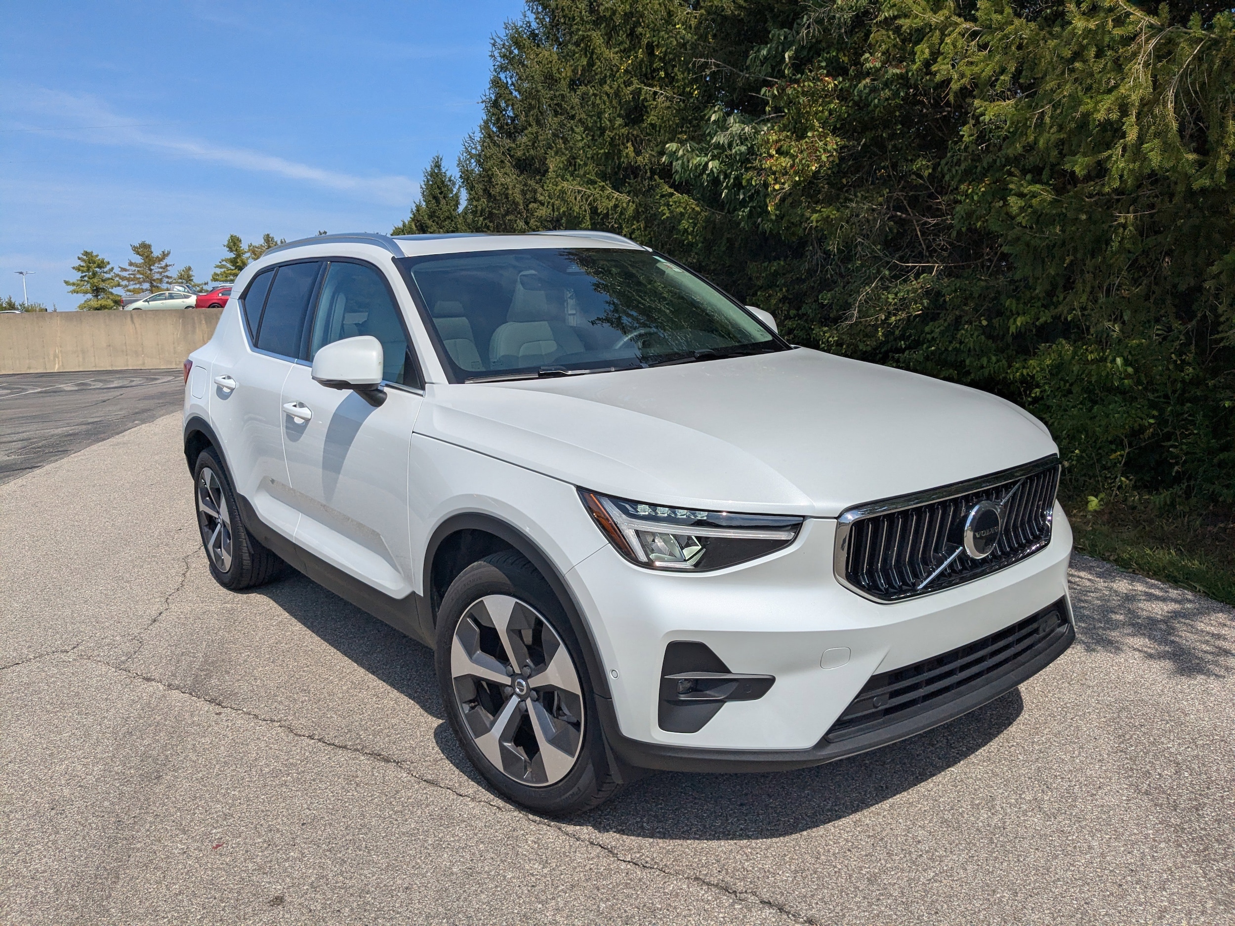 Used 2023 Volvo XC40 B5 AWD Plus Bright