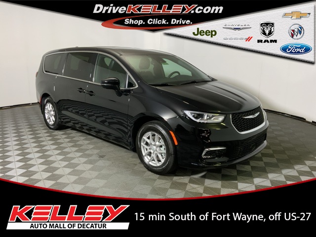 New 2026 Chrysler Pacifica Select