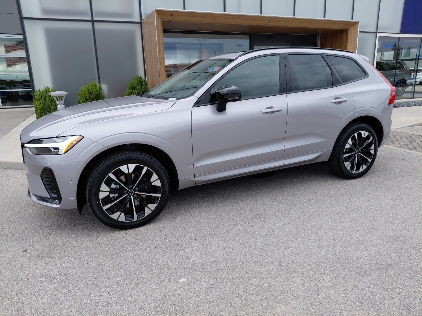 New 2026 Volvo XC60 B5 Plus