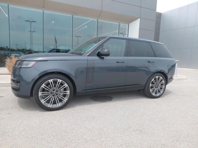 Used 2025 Land Rover Range Rover SE 400PS Auto