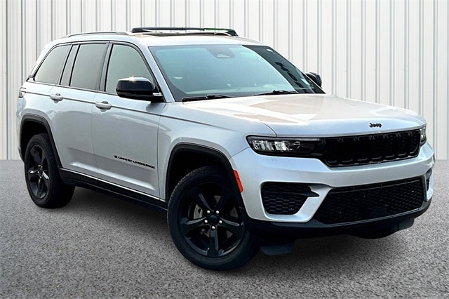 Used 2023 Jeep Grand Cherokee Laredo