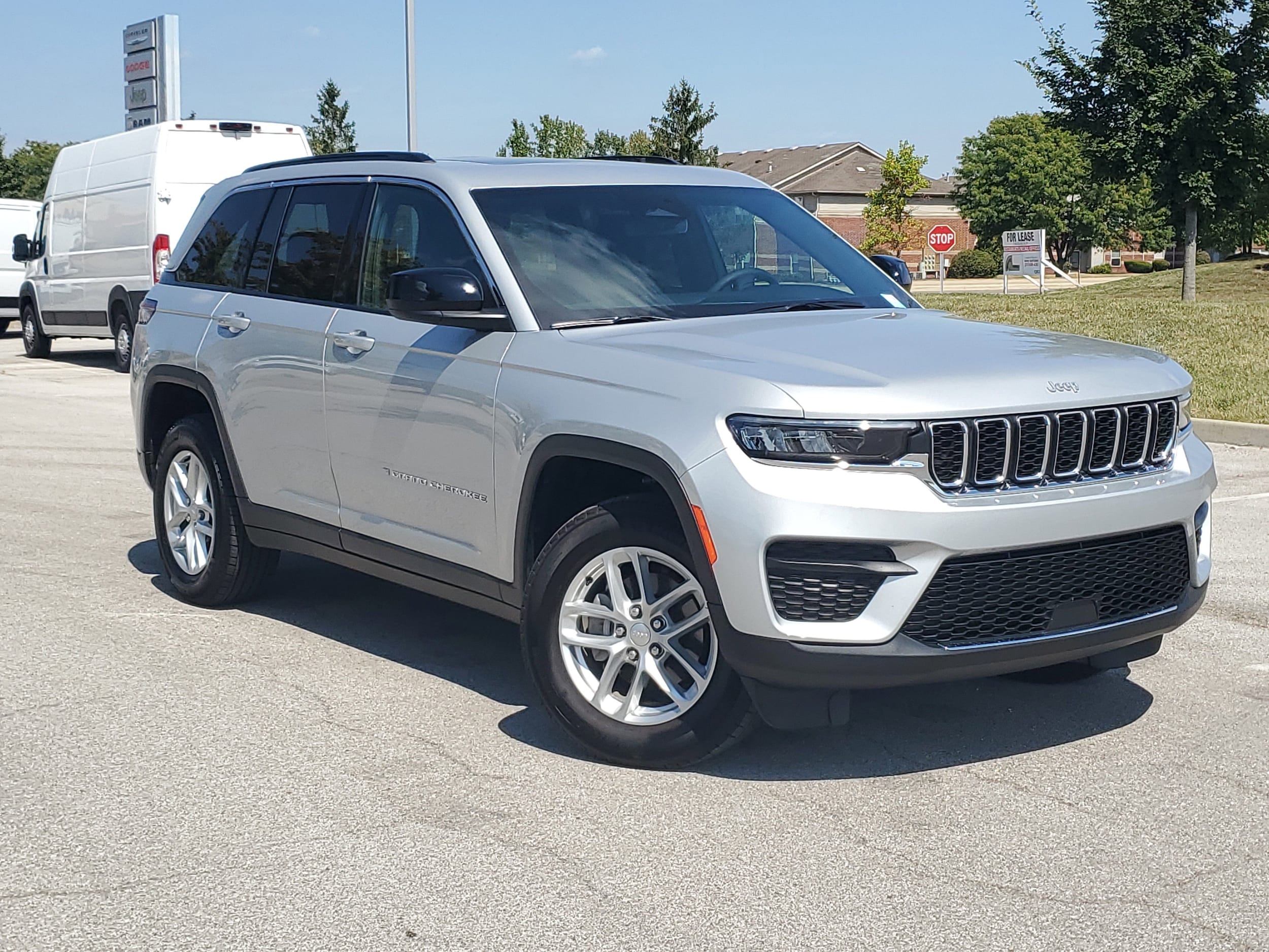Used 2024 Jeep Grand Cherokee Laredo